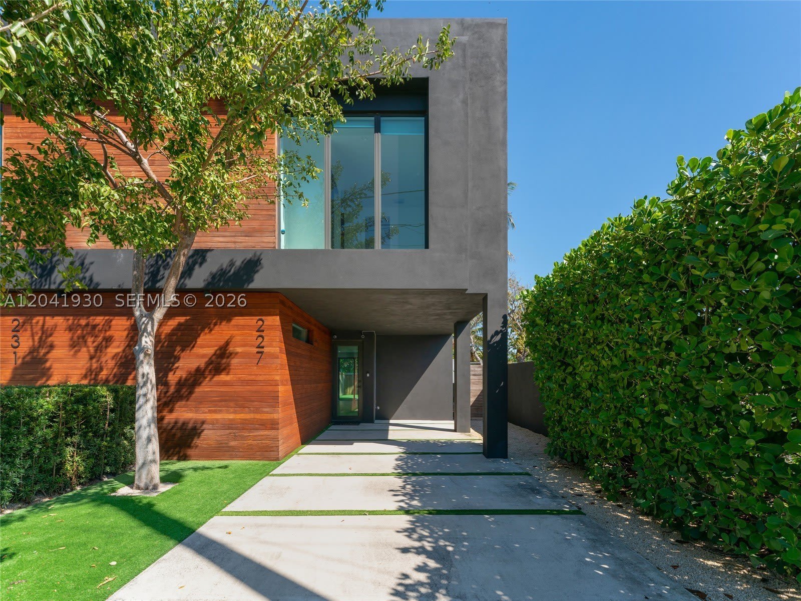 227 NW 39th St – photo 1
