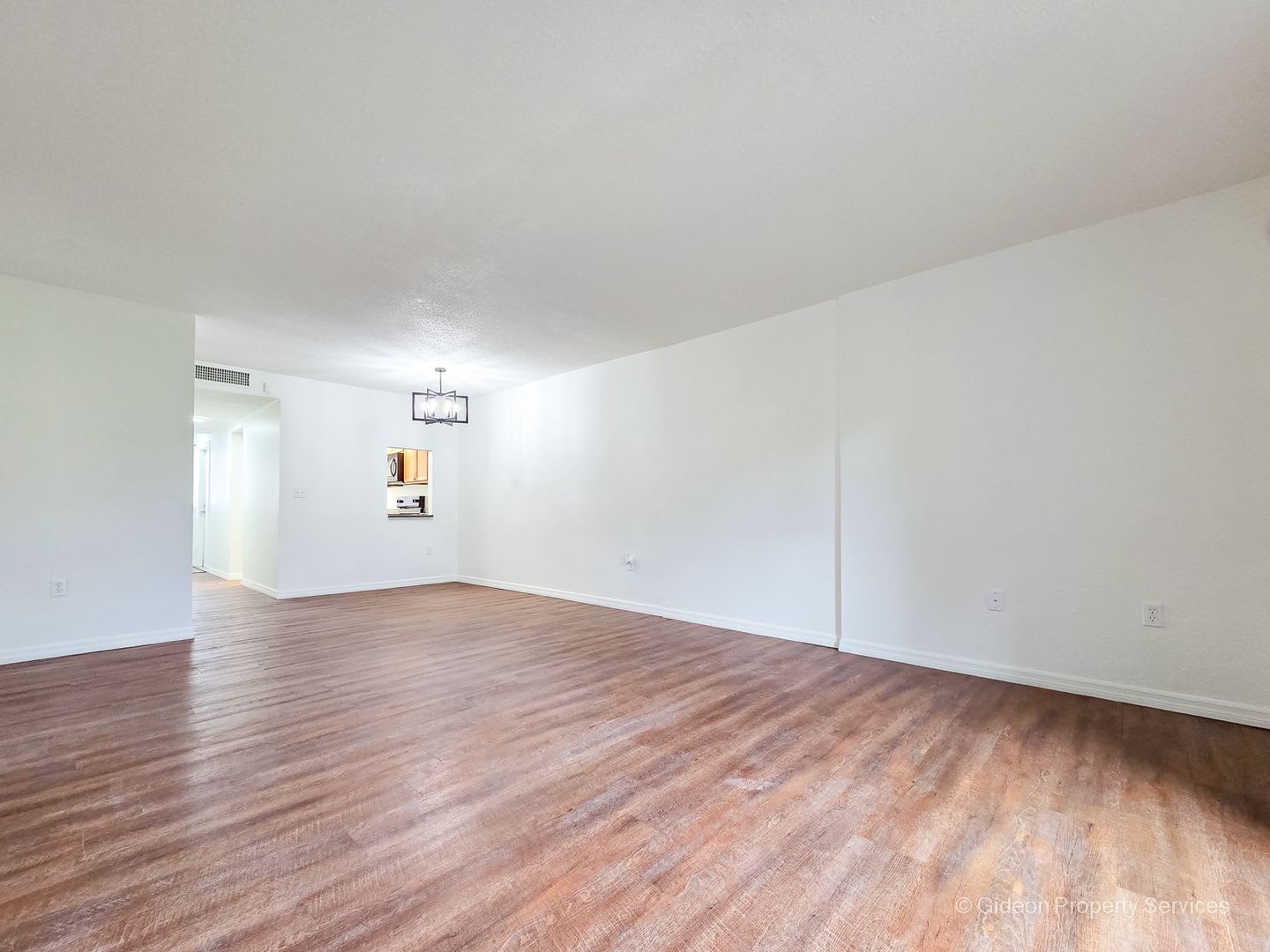 Spacious 3 Bedroom 2.5 Bath in Sparrow – photo 4