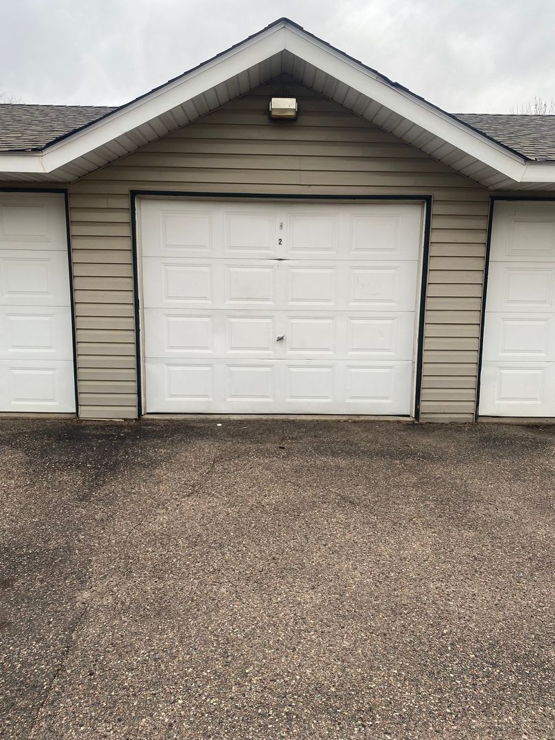 Updated 3br/2ba Townhome in Shakopee! – photo 2