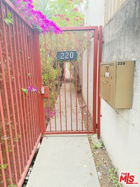 220 N Louise St – photo 1