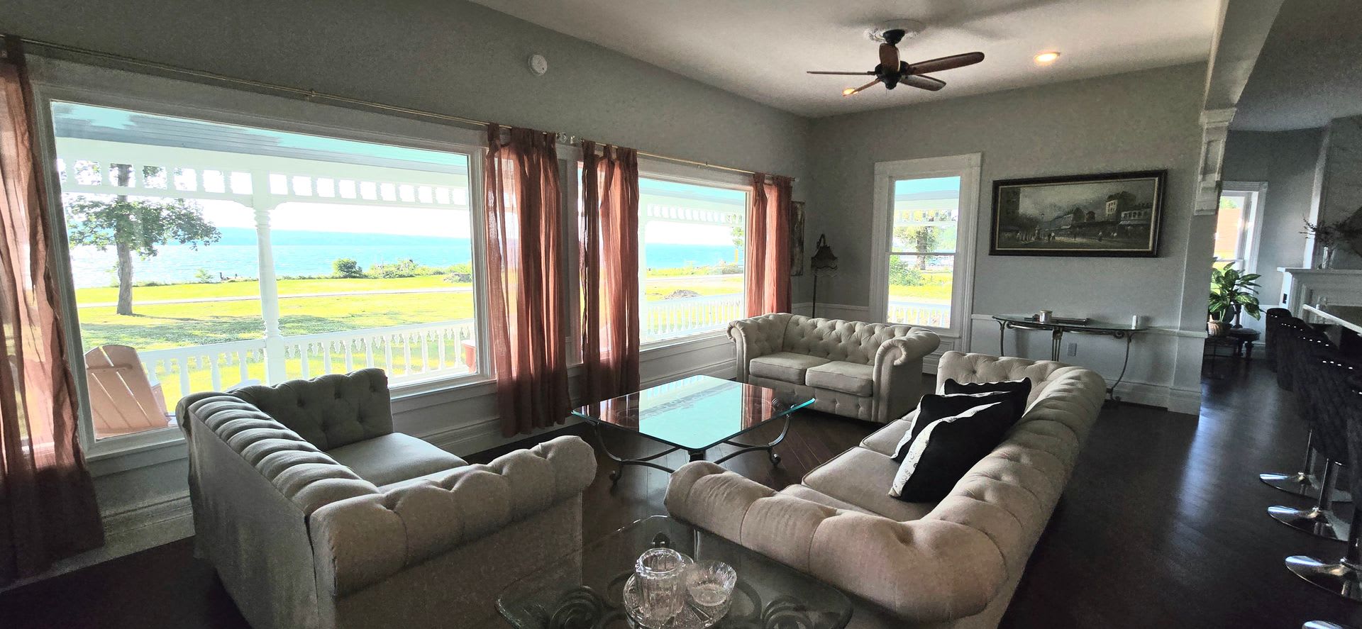 Beautiful Waterfront Chateau Short Term Retreat – photo 1