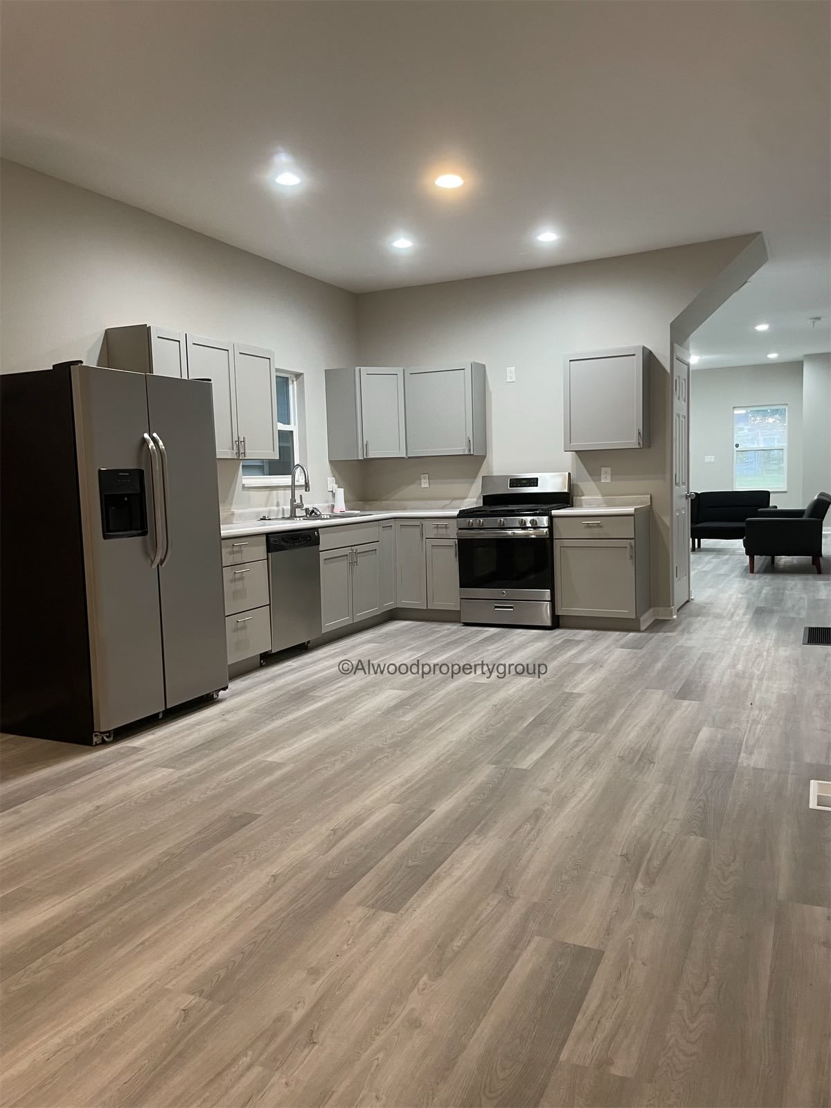 1021 South State Avenue – photo 3