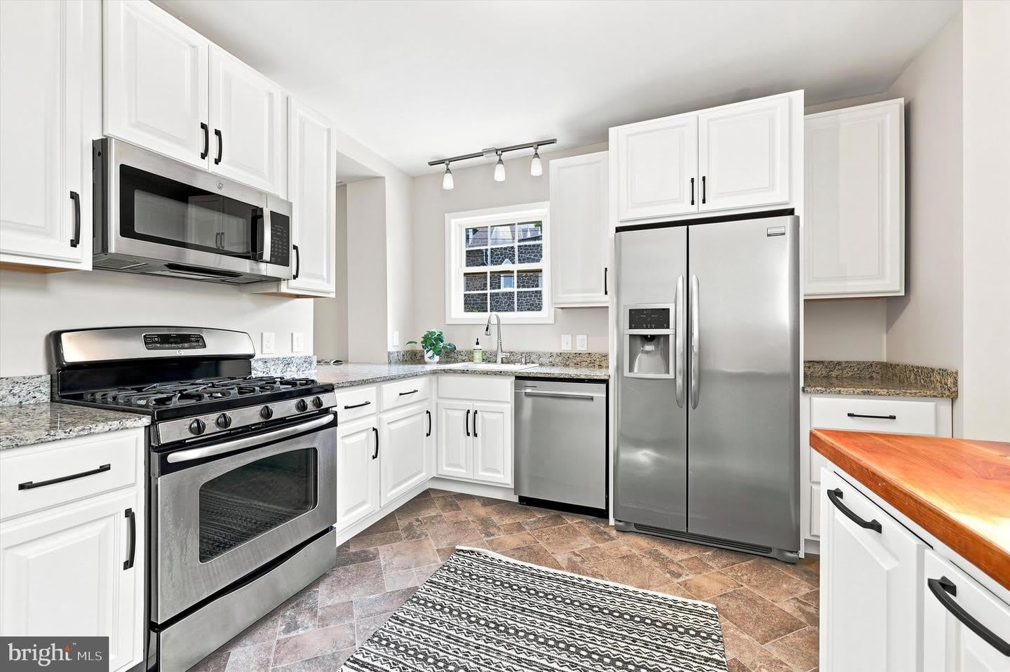 1810 MT SALEM LN – photo 5
