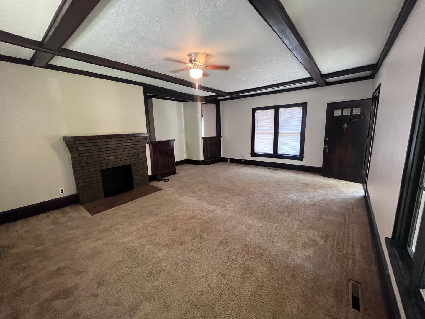 Adorable 2 Bedroom 1 Bathroom – photo 3