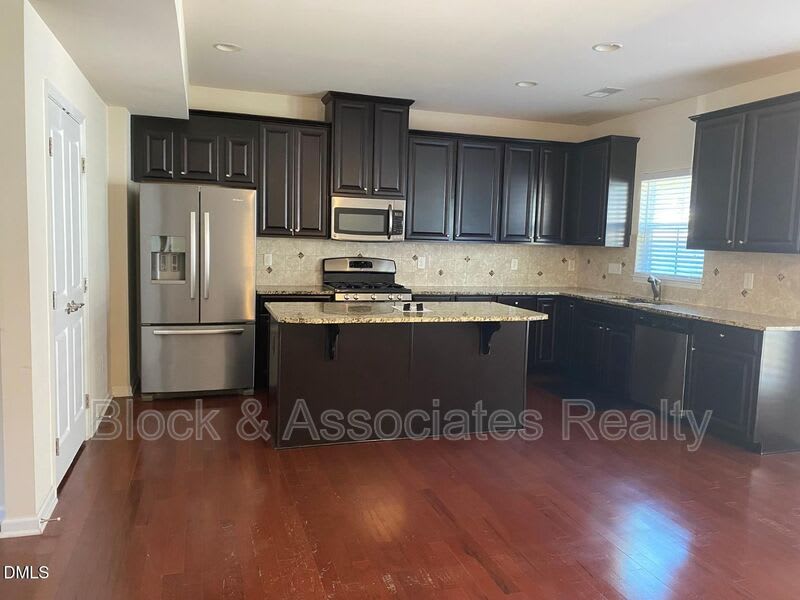 2412 Historic Circle – photo 3