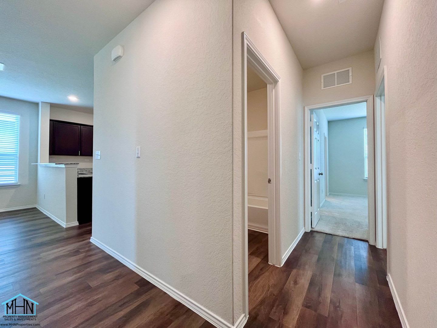 Welcome Home to Your Dream Oasis! A Beautiful 3-Bedroom 2-bath Home in Desirable Seguin! – photo 5