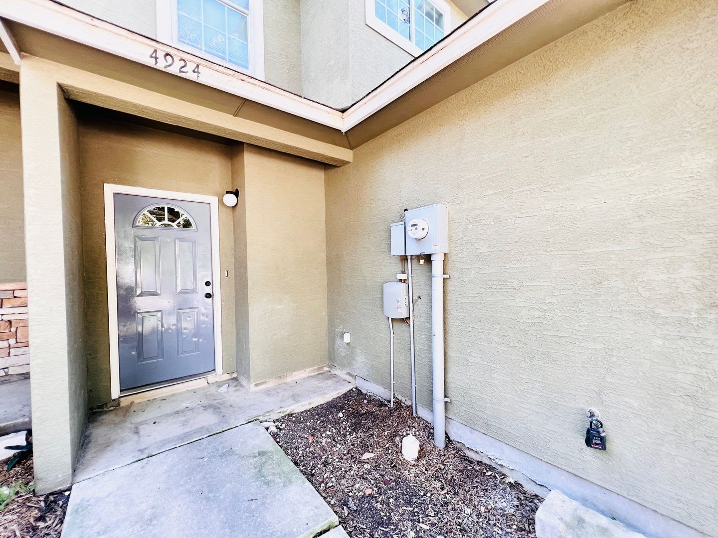 Cozy 3BR/2.5BA Townhome Near Medical Center, USAA & I-10 – photo 2