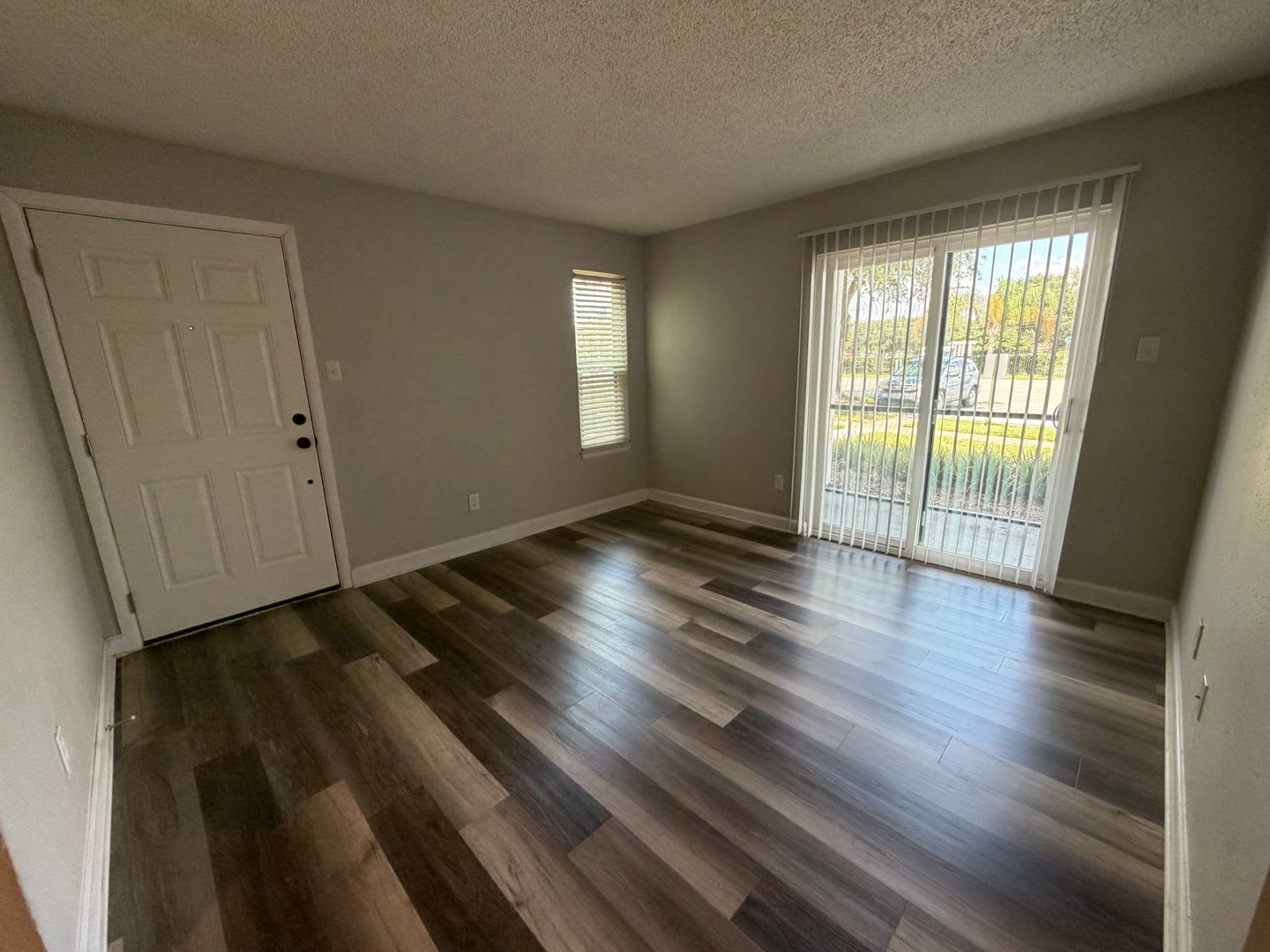 ** Move in Special $500 off your first months rent** FABULOUS 2 Bedroom/1 Bath Condo!! – photo 3
