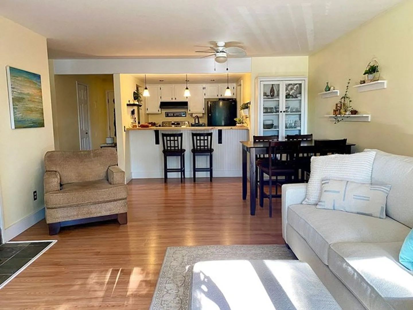 Fully Furnished Updated Turn-Key 2 Bed 1 Bath Condo Off Bike-Path & Next to Park. – photo 2