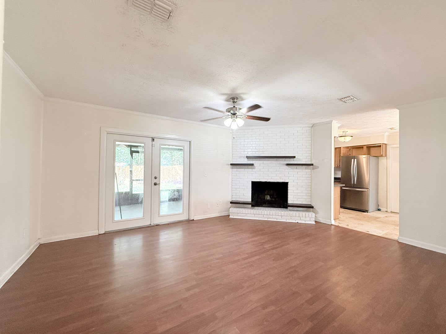 Spacious Living, Modern Updates & Fully Fenced Yard – photo 5