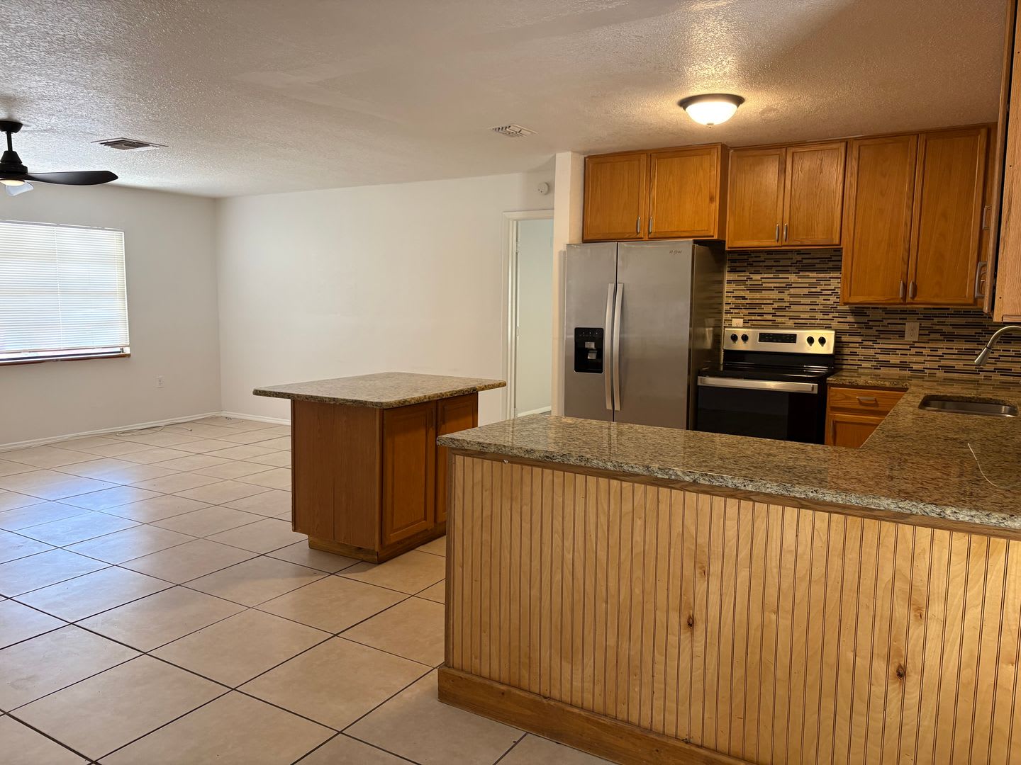Newly Renovated 4 Bedroom 2 Bathroom – photo 2