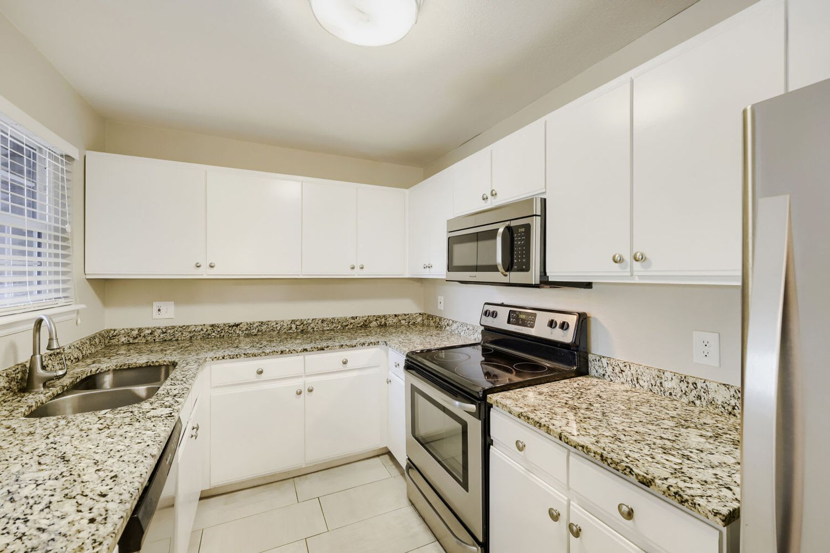 SPACIOUS & UPDATED 1BD/1BA Condo- Lakewood, CO! Available NOW! – photo 2
