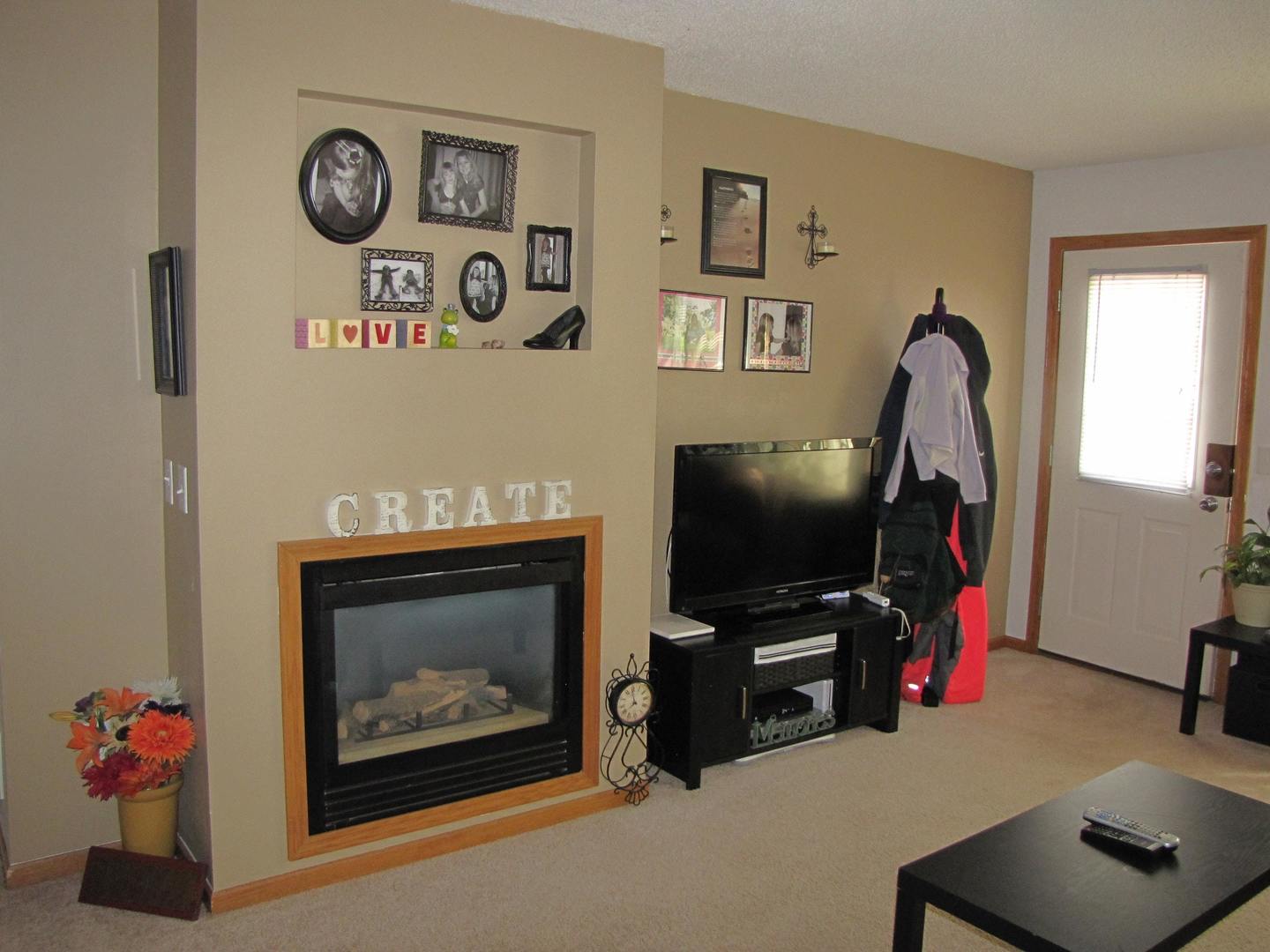 Convenient Location *2Bed/1.5Bth plus Loft* Townhome in Apple Valley. Avail Sept. 1 – photo 2