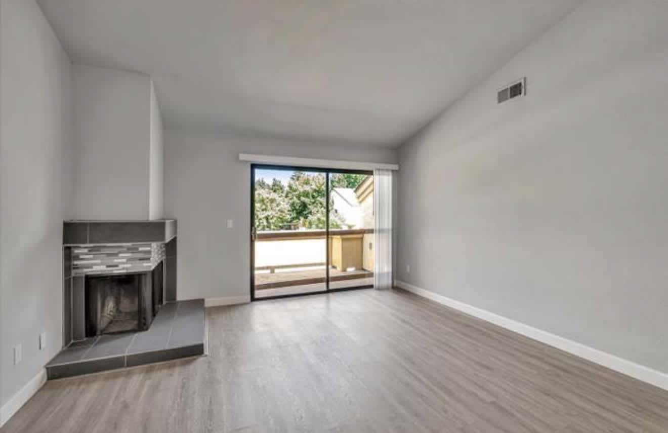 3400 Sullivan Ct Apt 216 – photo 2