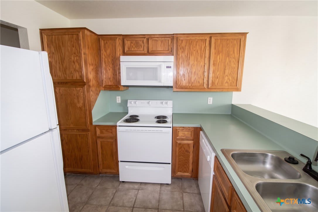 2412 Skylark Circle – photo 5