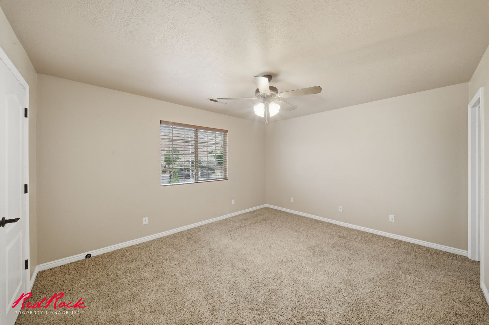 Inviting 3 Bedroom Townhome In Prime Location! – photo 3