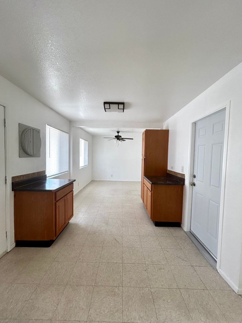 2 Bedroom 1 Bathroom Home Close To Town – photo 5