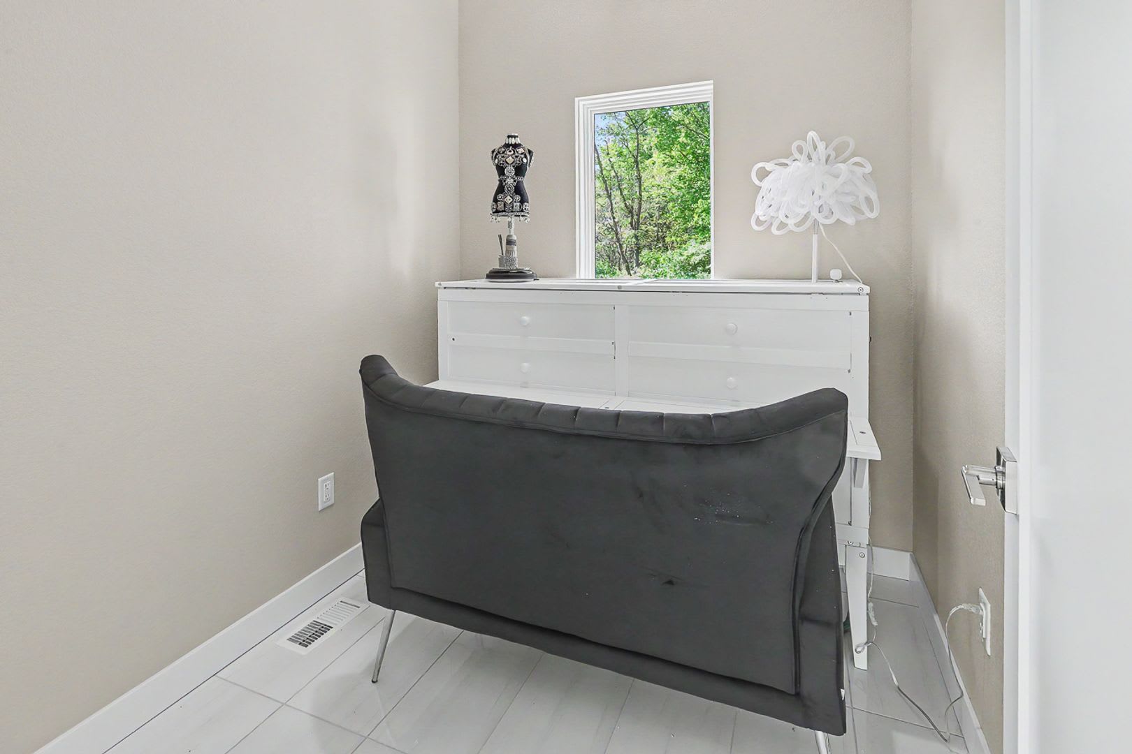Rent 2 Bed Unit – photo 5
