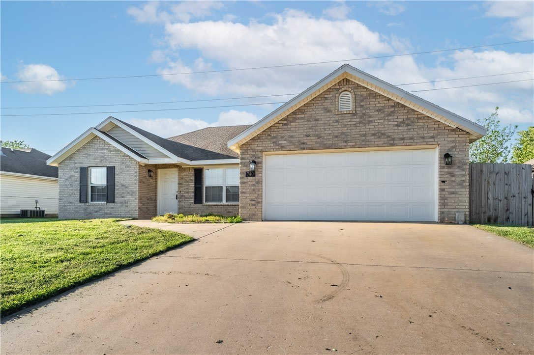 740 Dogwood Street – photo 1