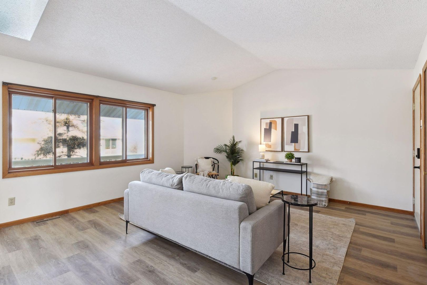 Freshly updated 2 bedroom condo! – photo 4