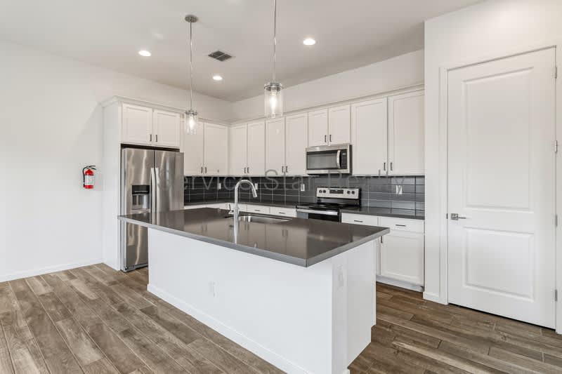 901 S Smith Rd – photo 4