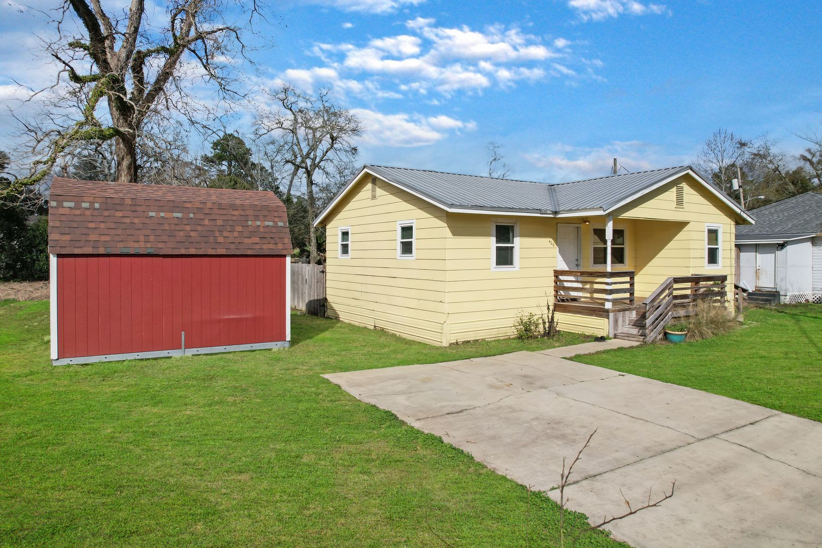 3 bedroom 1 bath house in Midtown available Mid- August – photo 2