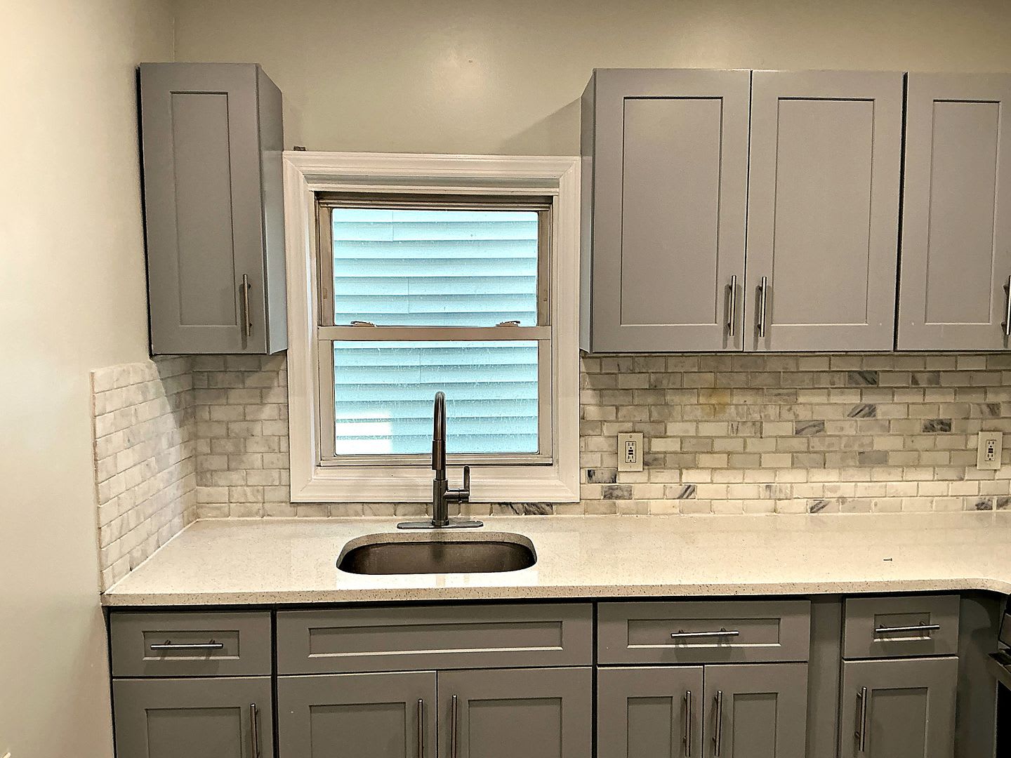 546 Livingston St – photo 2