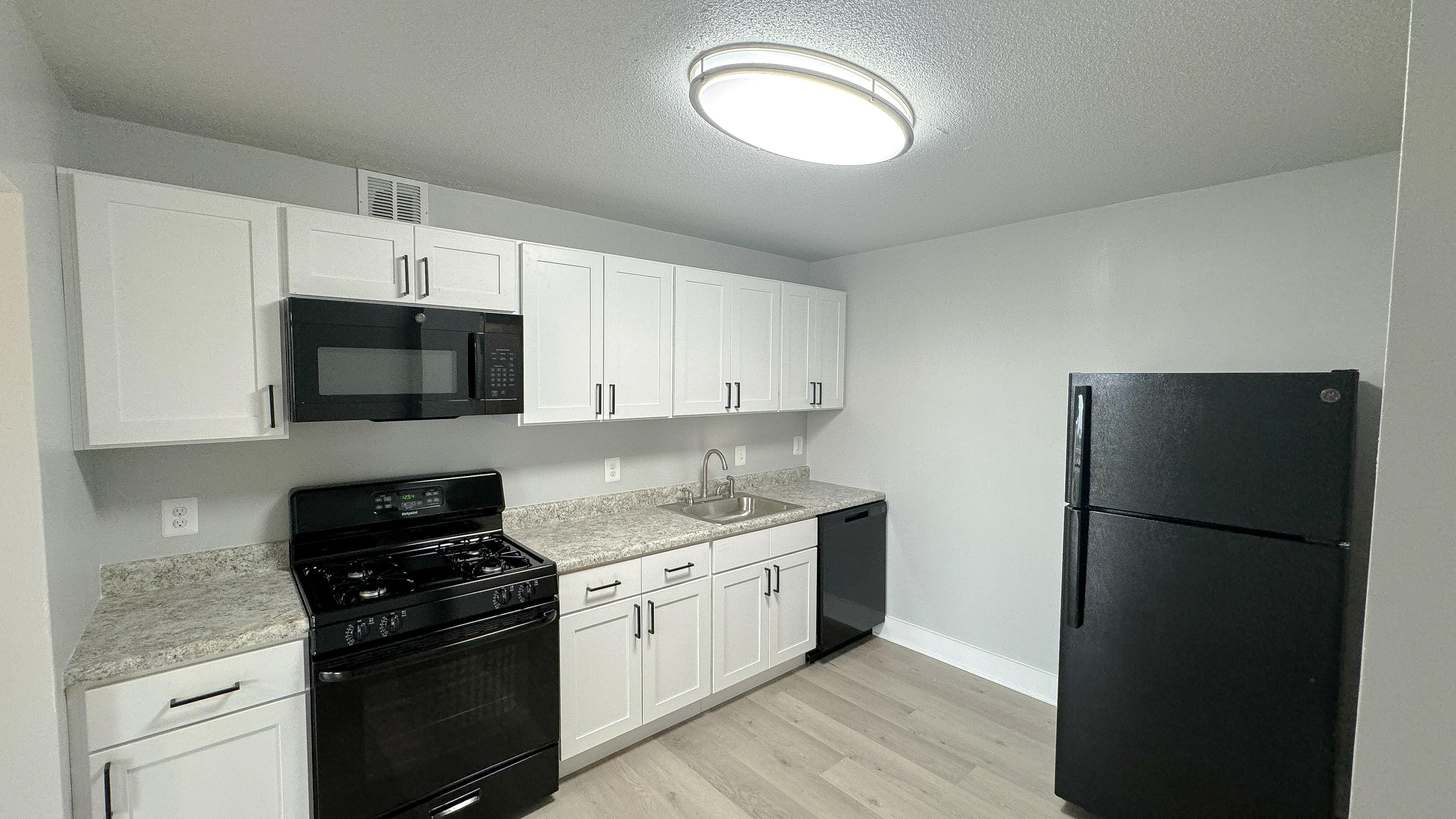 Hampshire Tower Apartments – photo 4