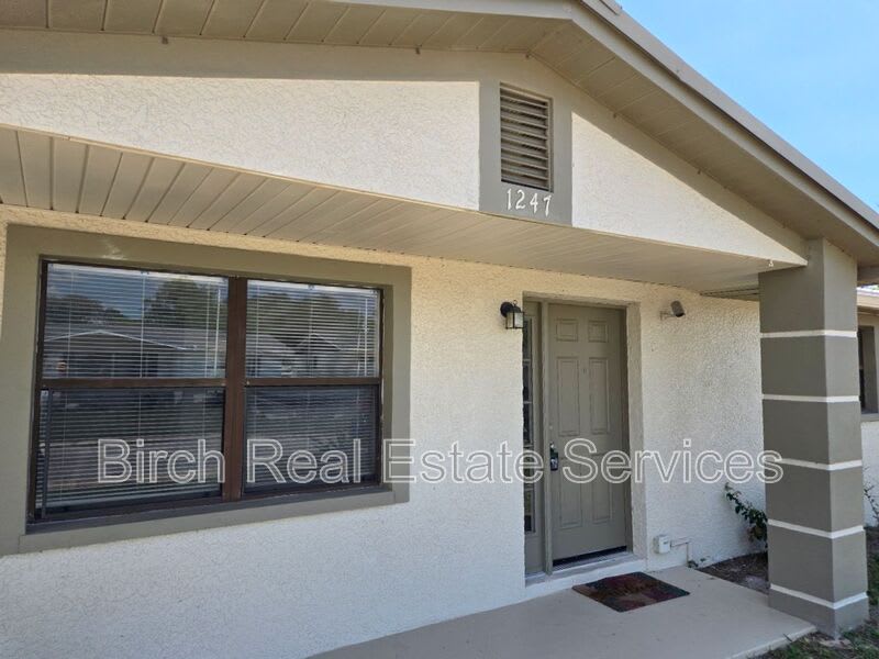 1247 Chelsea Lane – photo 2