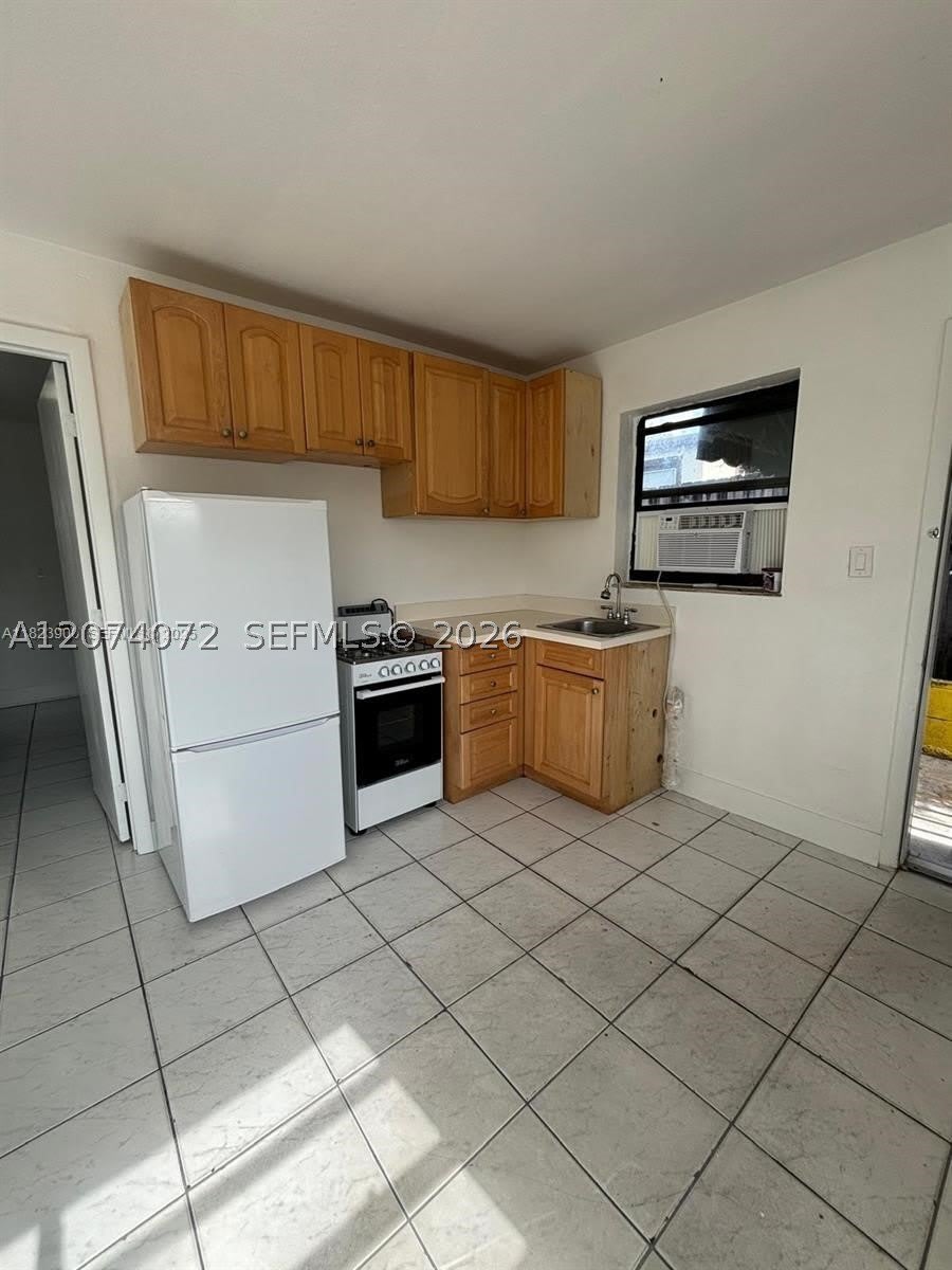 1660 SW 24th Ave – photo 3