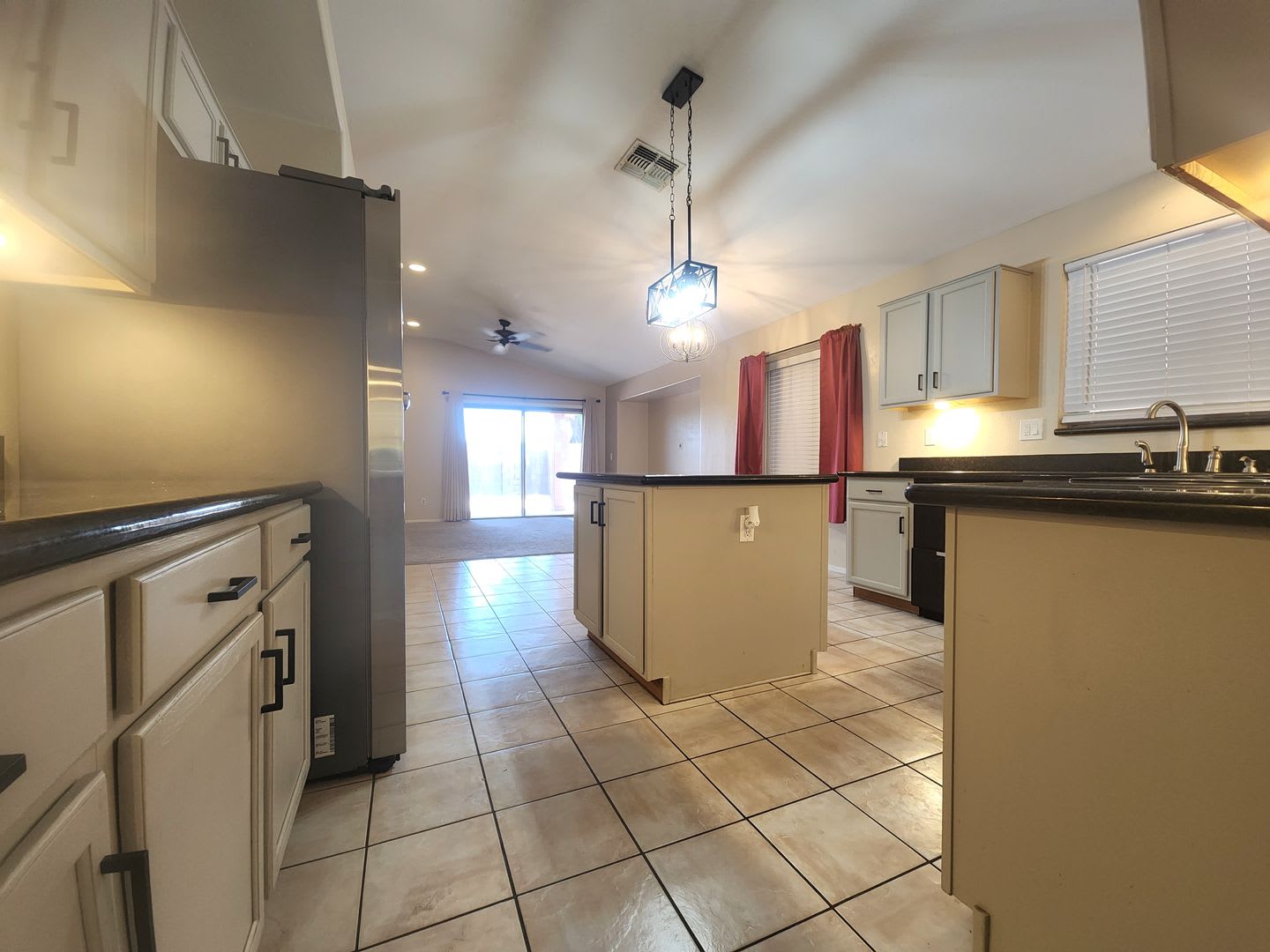 Spacious Home with Mountain views Near Downtown – photo 4