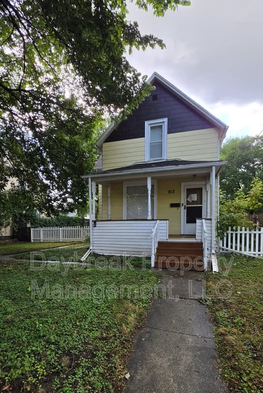 912 9th Street North – photo 1