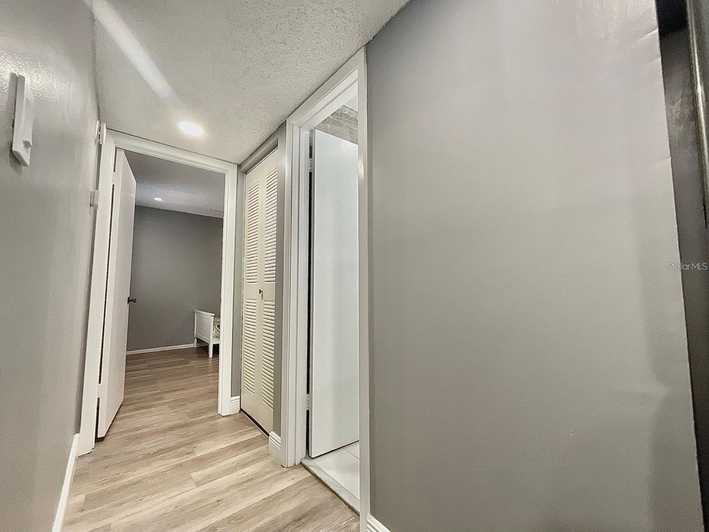 Spacious 2-Bedroom, 2-Bath Condo in Guard-Gated Community – photo 4