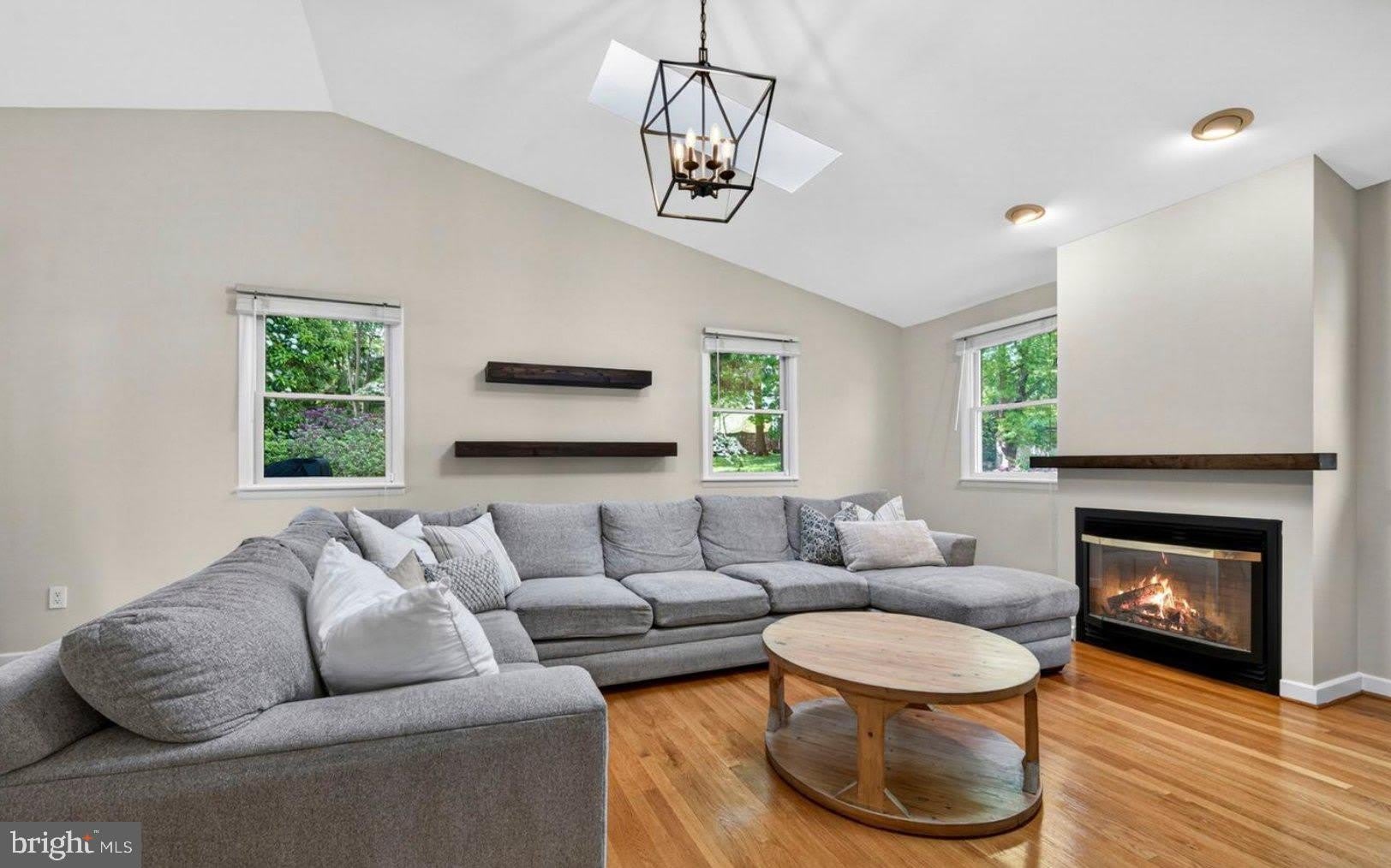 1109 HILLCREST Drive SW – photo 4
