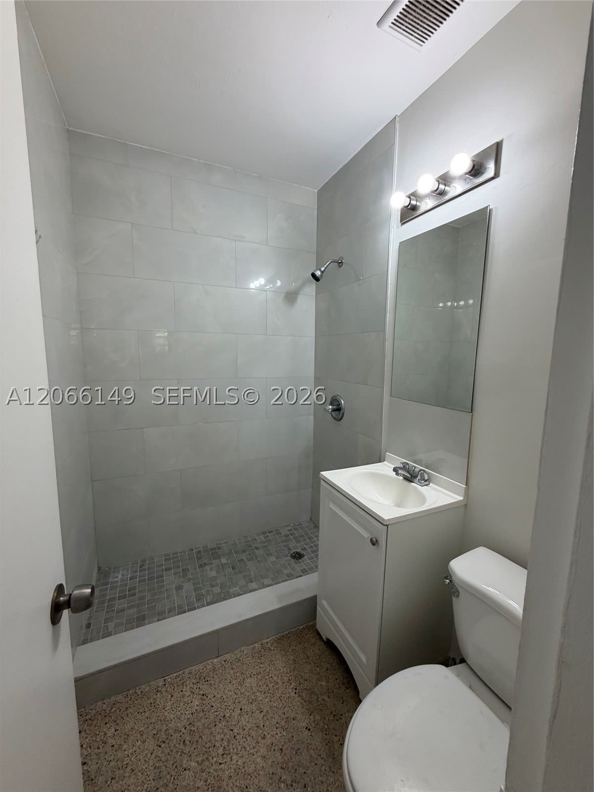 980 W 53rd Ter – photo 4