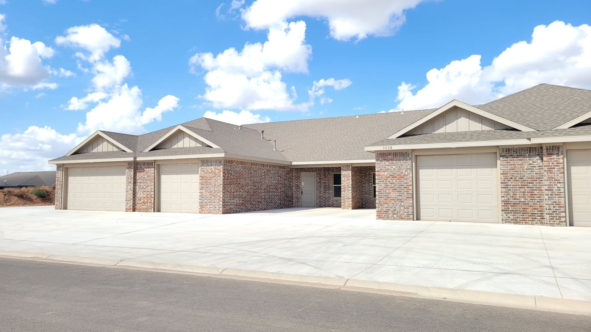 APPLY NOW! 3/2/2 New Build in Lincoln 16! – photo 1