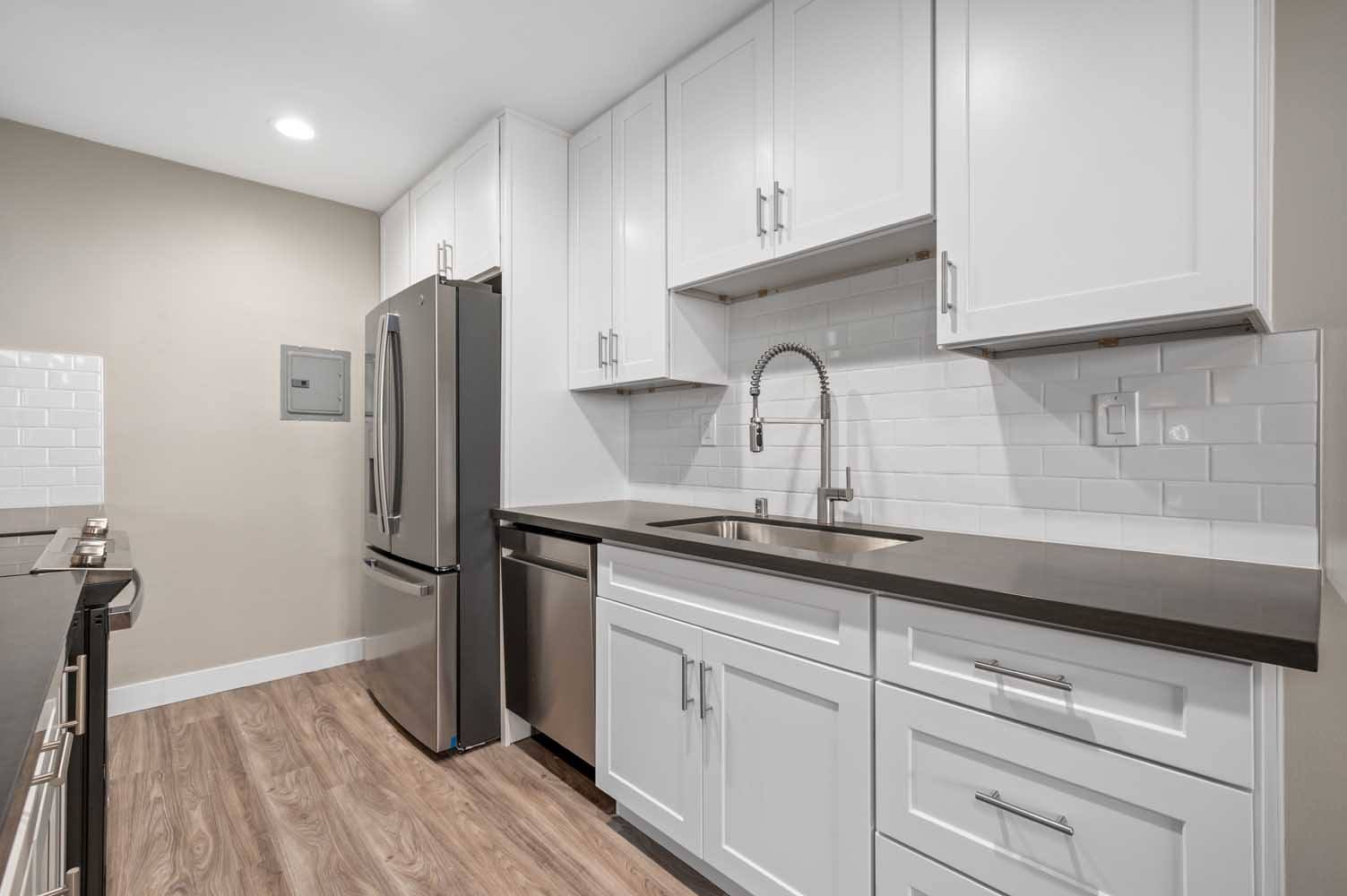 Los Robles Apartments – photo 5