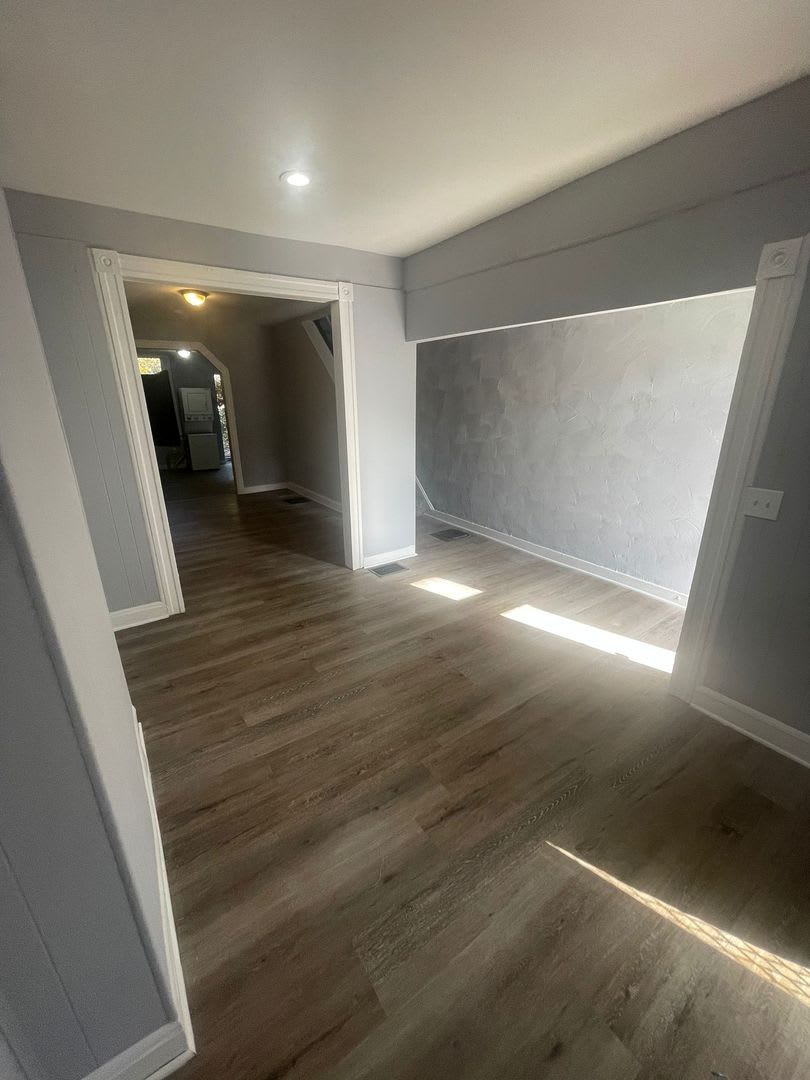 Recently Renovated Three Bed One Bath Ready For A New Tenant! – photo 2