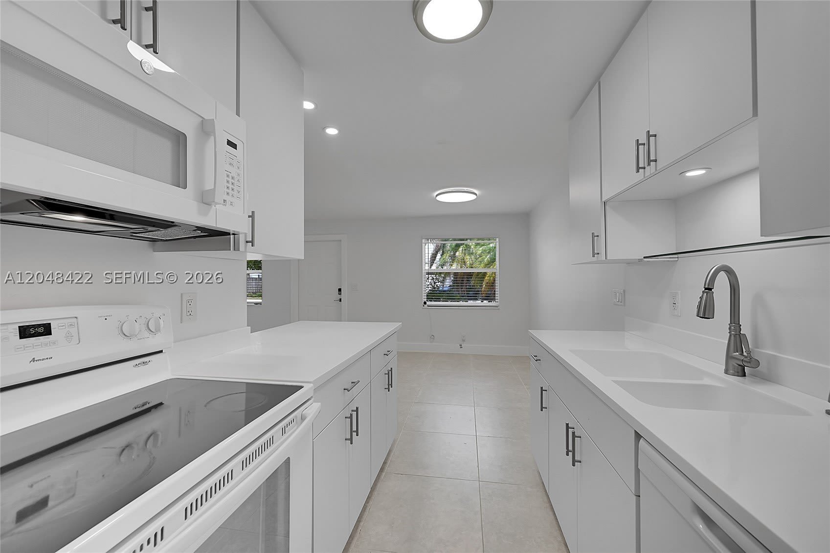 810 SW 12th Ct – photo 4