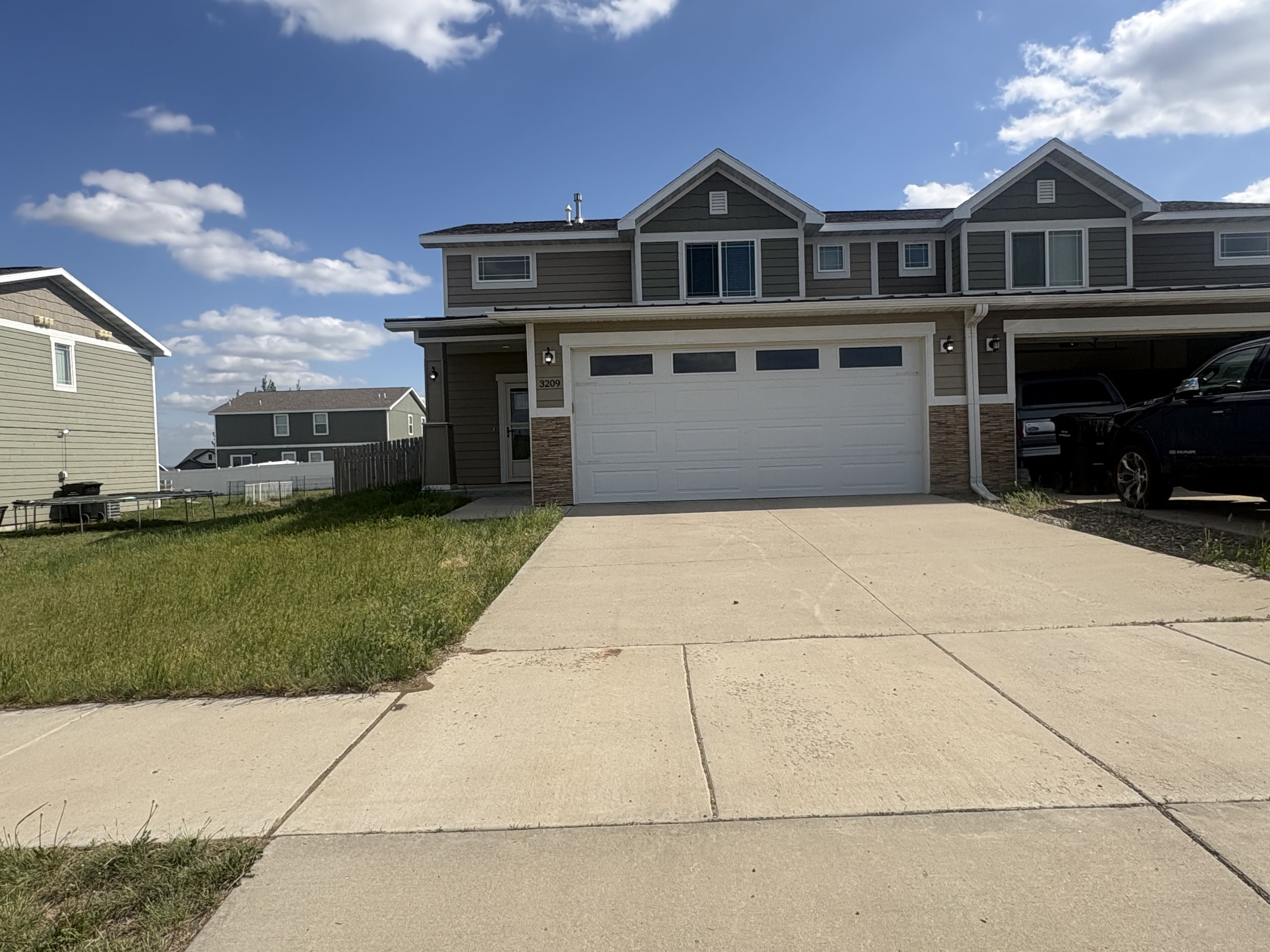 3209 11th Ave NE – photo 1