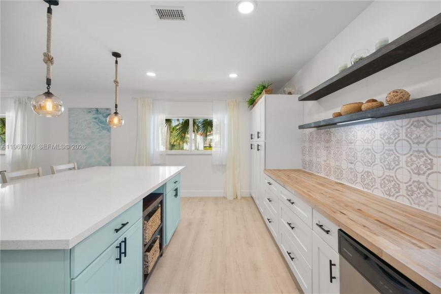 1070 Tyler St – photo 1