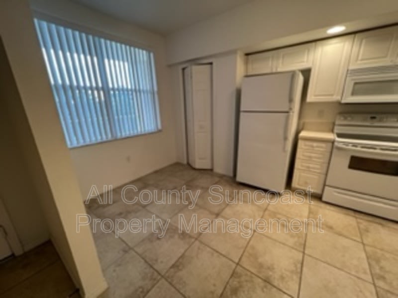960 Starkey Rd. #1305 – photo 4