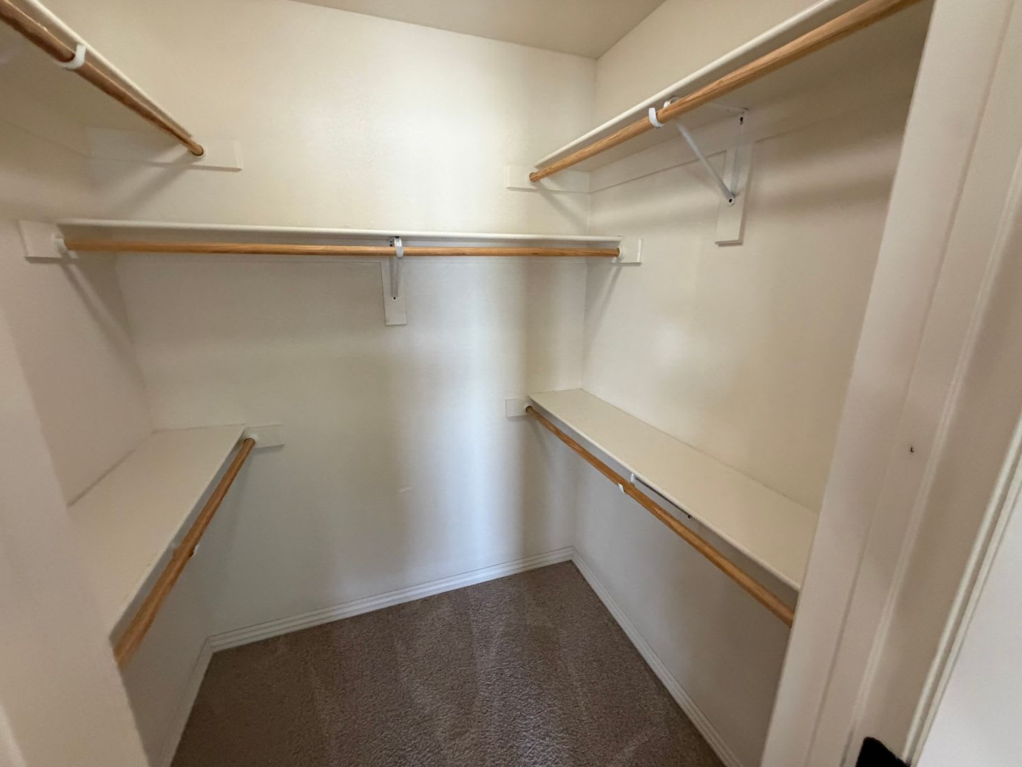 537 Keats – photo 3