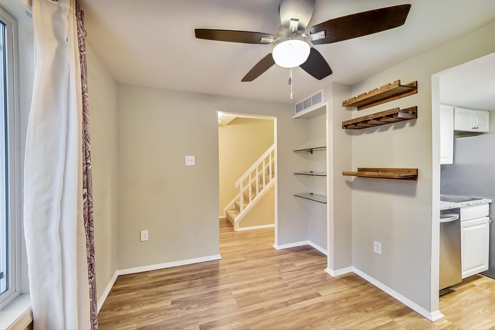 Updated 3+2.5 End Unit w/ 2 PARKING SPACES – photo 4