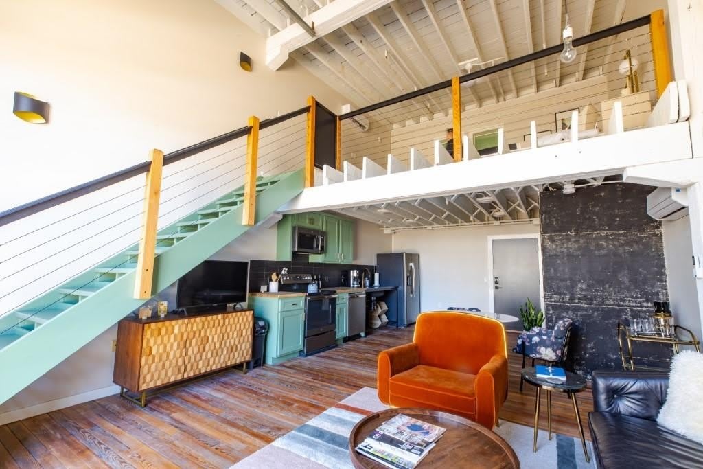 101 E Walnut Street – photo 3