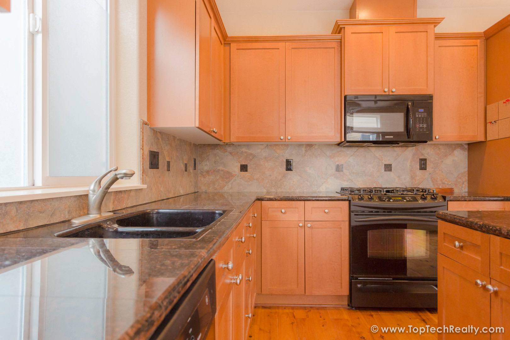 Lovely 4 Bd 2 5 Ba Single Family Home Located Near Quatama Max Station Tanasbourne Mall Orenco – photo 5