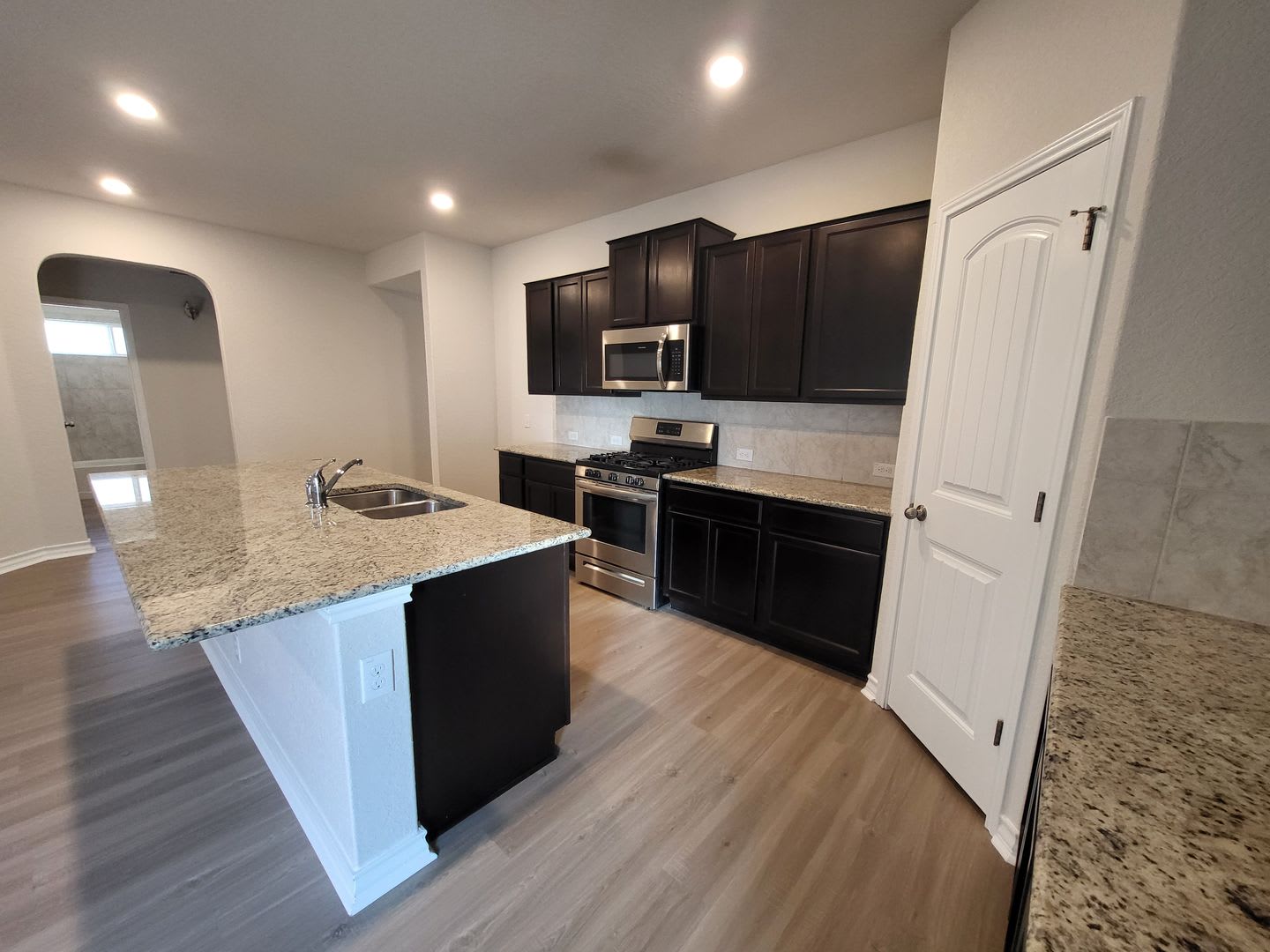 Pristine Home With Open Floor Plan – photo 4