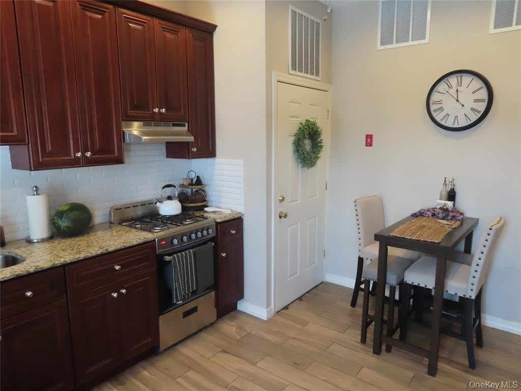 33 Deer Park Avenue – photo 4