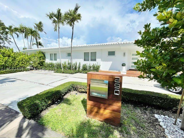 290 Shore Dr E – photo 1