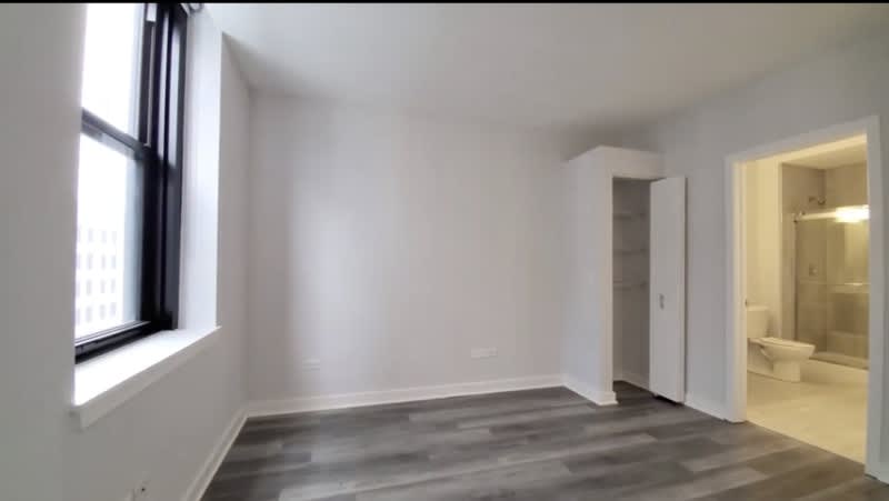201 W Lake St – photo 4